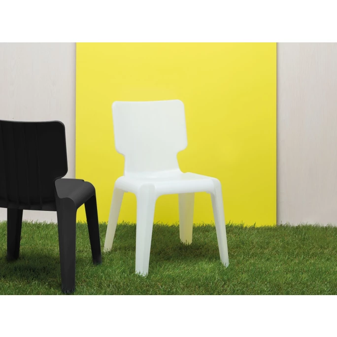 Depot4Design WAIT Stuhl - 47,5x77,x54 cm - schwarz Depot 4 Design Depot4Design WAIT Stuhl - 47,5x77,x54 Cm - Schwarz -qeeboo shop unnamed file 2426