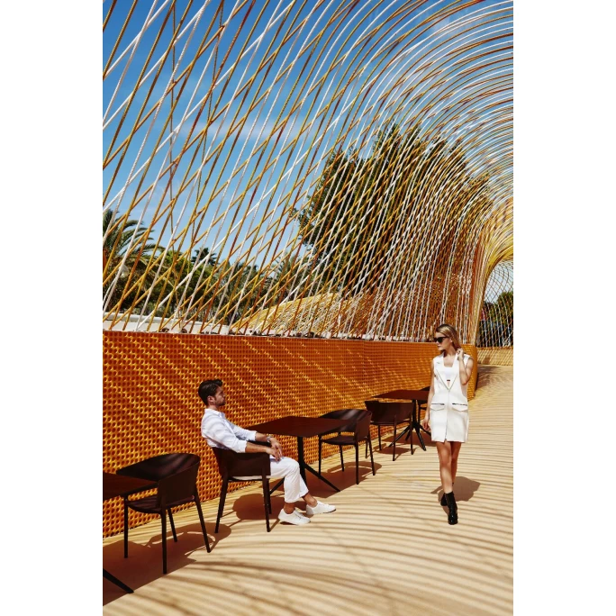 Vondom AFRICA Stuhl mit Armlehnen - 4er Set - 4er Set - 58x53x75 cm - weiß Vondom AFRICA Stuhl Mit Armlehnen - 4er Set - 4er Set - 58x53x75 Cm - Weiß -qeeboo shop unnamed file 260