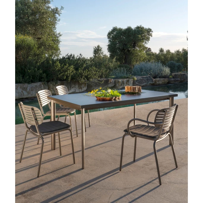 emu MOM Armlehnstuhl 4er Set - 4 Stühle à 76 x 58,5 x 56 cm - corten Emu MOM Armlehnstuhl 4er Set - 4 Stühle à 76 X 58,5 X 56 Cm - Corten -qeeboo shop unnamed file 3144