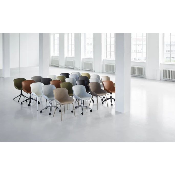 Normann Copenhagen Hyg Drehsessel - H 84 x L 54 x D 55,5 cm - Sitzhöhe 46 cm - Black Normann Copenhagen Hyg Drehsessel - H 84 X L 54 X D 55,5 Cm - Sitzhöhe 46 Cm - Black -qeeboo shop unnamed file 4763